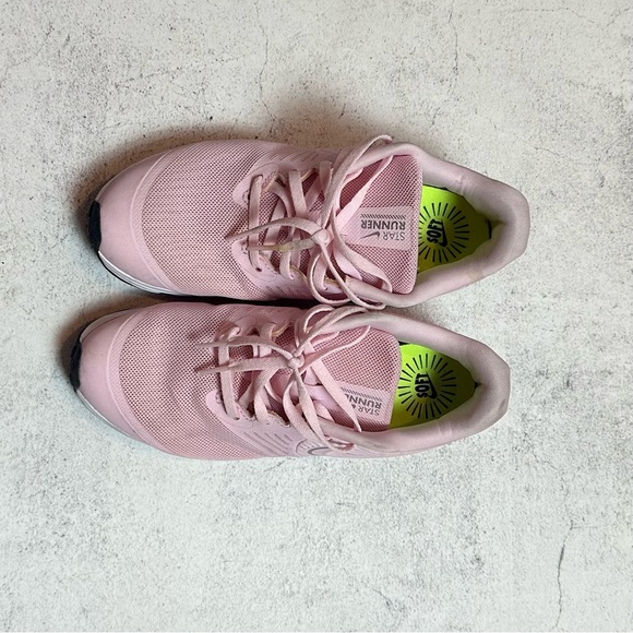 Nike Star Runner Pink Foam/Volt/Metallic Silver Size 5.5Youth - Picture 4 of 8